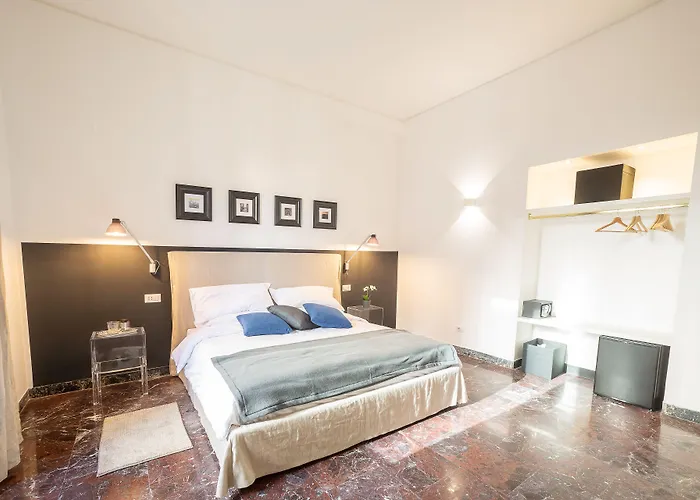 Konukevi Lombardia40 Luxury 4*
